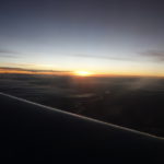 ウユニ　飛行機から拝む日の出