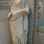 エフェソス遺跡からの出土品が展示されている、女神像