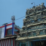 ヒンドゥー寺院　キャンディが近づくとヒンドゥー寺院が見えてきた