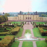ドロットニングホルム宮殿　庭園からの宮殿の眺め
