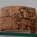 最古の粘土板　ＢＣ３３００年頃、絵文字で物品の出納を記録した