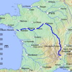 ロワール川　全長１０１２ｋｍ、フランスの中央部を巻くように流れ地中海に注ぐ。中ほどにロワールの谷がある
