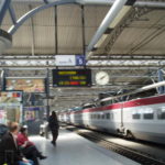 タリス　パリ、アムステルダム間を走る国際列車。ブルッセル 南駅からアムステルダムに向かう、３０分遅れ。