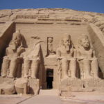 アブシンベル大神殿　ラムセス２世の巨大な４座像