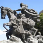 サラディン騎馬像　 ホーム アラブの英雄は今でも人気が高い。騎馬像は旧市街の城砦の近くに立っている