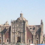 サグラリオ教会　メトロポリタン・カテドラルの隣に建つ。