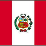 ペルー国旗　白地の紋章はビクーニャとキーナの木、下段に黄金