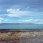アルゼンチン湖　湖面はミルクがかったトルコ石のような色をしている