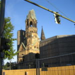 カイザー・ウィルヘルム記念教会　町の真ん中に廃墟を保存している