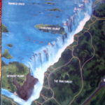 ビクトリアの滝の案内板　滝の拡大図