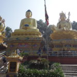 スワヤンブナート公園　大仏像、真ん中が釈尊、左は文殊菩薩、右はチベットの高僧