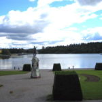 ドロットニングホルム宮殿　宮殿の前庭に広がるメーラレン湖
