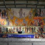 オスロ市庁舎　１階大ホールの正面の壁を飾る絵