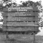 イボリボ村　カナイマ国立公園、イビリボ港の案内板、時間など注意事項が書いてある
