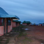 パライ・テプイの宿　ガンガロウ風の小屋が２０軒ほど、電気がなくシャワーも水しか出ない