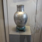 エンテメナ王の銀の壷　ＢＣ２５００年頃の銀製の壷、洗練された形は４５００年も前のものとは思えない。