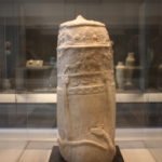 未完成のクドゥル　カッシート王朝時代にはクドゥルがたくさん作られた。なかには完成せず放置されるものもあった