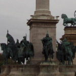 英雄広場　記念碑のまわりに立つマジャール７部族の長、先頭にたつのがアルパード