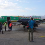 エベレスト遊覧飛行　搭乗が始まった、スペインのツアー客と同乗する