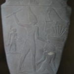 カイロ博物館　ナルメル王のパレット表、敵を打つ王