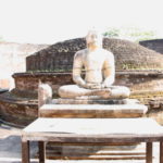 ワタダーゲ　ダーガバを守るように４体の仏陀坐像が東西南北に配置されている