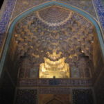 イマーム広場に面したエイワン　ライトアップされたエイワン