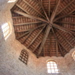 エウフランシス大聖堂　洗礼堂の天井、材質が新しそうなので中世か近世にふき替えられたようだ