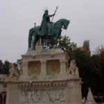 王宮　三位一体広場の聖イシュトヴァンの騎馬像