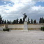 テルノピレーの戦いの記念碑　スパルタ王レオニダスの立像