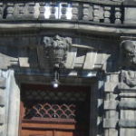 クリスチャンボー城　議事堂の入口の拡大図、耳が痛い頭が痛い胃が痛い歯が痛いの４痛の彫刻