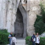 考古学地区、天国の石切場　ディオニュシオスの耳と名付けられた石切場の入口