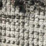 テンプロ・マヤヨール　骸骨の彫刻