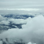 サンタ・エレナ～カナイマ　上空に昇ると、厚い雲のなかに突入する、飛行中ほとんど何にも見えない
