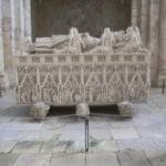 アルコバサのサンタ・マリア修道院　ペドロ１世の石棺、聖バーソロミューの生涯が刻まれている