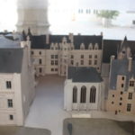 ブロア城模型　手前が礼拝堂、正面がフランソワ１世翼棟。４つの建築様式の建物が中庭を囲んでいる
