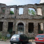 モスタル　町には廃墟となっている建物があちこちにある