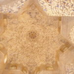 アルハンブラ宮殿　二姉妹の間、蜂の巣状の天井と鍾乳石飾りが精緻で美しい。