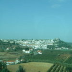 オビドス　オビドスは小高い丘の城壁に囲まれた小さな町,谷間の真珠と称される