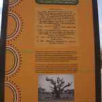 アンボセリ国立公園　ゲート横の掲示板、アンボセリ国立公園の歴史も書いてある
