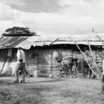 モノ村　もともとのペモン族の住居、観光客用に保存されている？