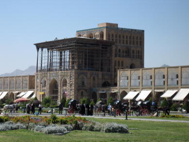 アリ・カブ宮殿　３階テラスが修理中