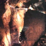 シュコツィヤン洞窟　絵葉書、深さ４５ｍの峡谷に架かる橋