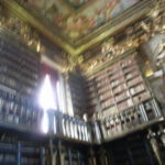 コインブラ旧大学　図書館の内部、自然光がうまく取り入れられている