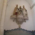 アルコバサのサンタ・マリア修道院　王達の間、歴代の王の像が壁の上部に並べられている