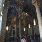 身廊　創建時はギリシャ正教の正十字だったが、１６世紀に縦長に改築された