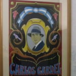 元監獄　横の壁の絵、タンゴの神様、カルロス・カルデルである。この監房にが収容されていたと思わせる