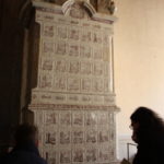 サックス元帥の陶器の暖炉　シャンボール城は居住性を無視したデカイだけの城なので、後の居住者は暖をとるのに苦労し