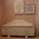 聖トリフォン大聖堂　８０９年に聖トリフォンのために聖堂を建立したサラツュニス夫妻の石棺（当時、偕老同穴があった？）