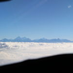エベレスト遊覧飛行　正面にエベレストとローツェ、右に少し離れてマカルーも見える