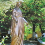 聖母マリアの家に向かう、坂の途中にあるマリア像